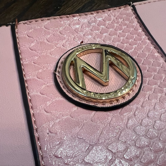 Light pink Mia K collections wristlet - Picture 2 of 10